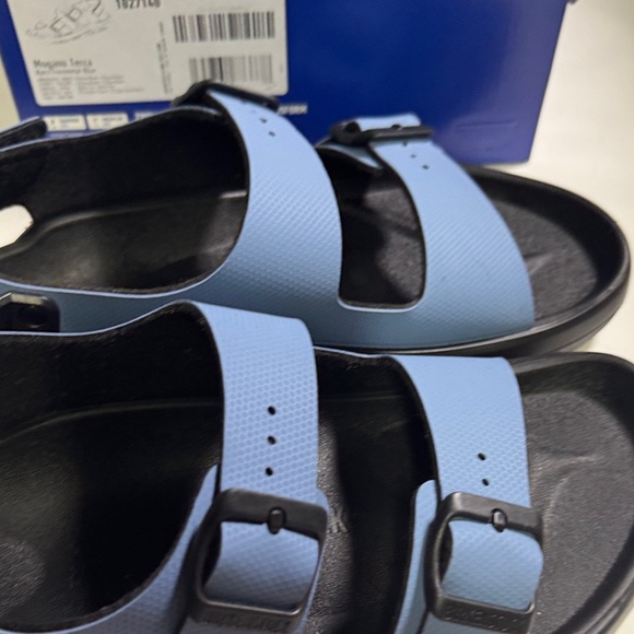 Birkenstock women’s 
Dual-Tone Sandal - Picture 11 of 11